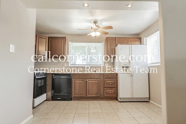 Building Photo - 1410 Custer Ave
