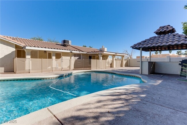 Building Photo - 2121 Rosanna St