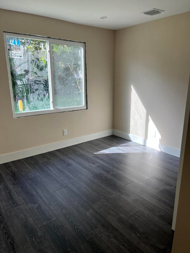 Building Photo - 3880 Home St