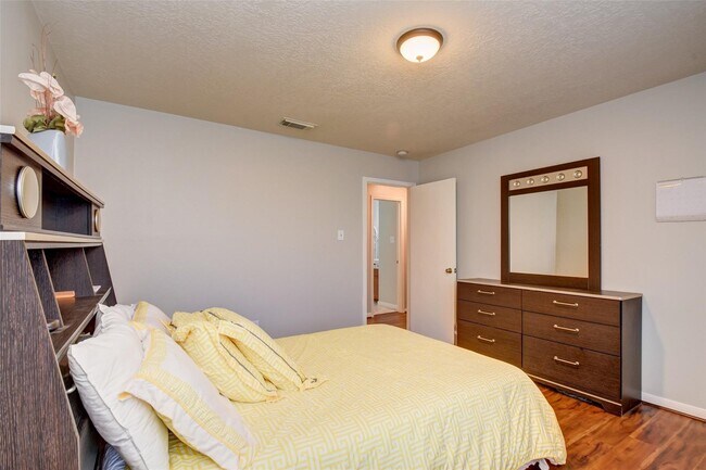 Building Photo - 21922 Paril Creek Dr