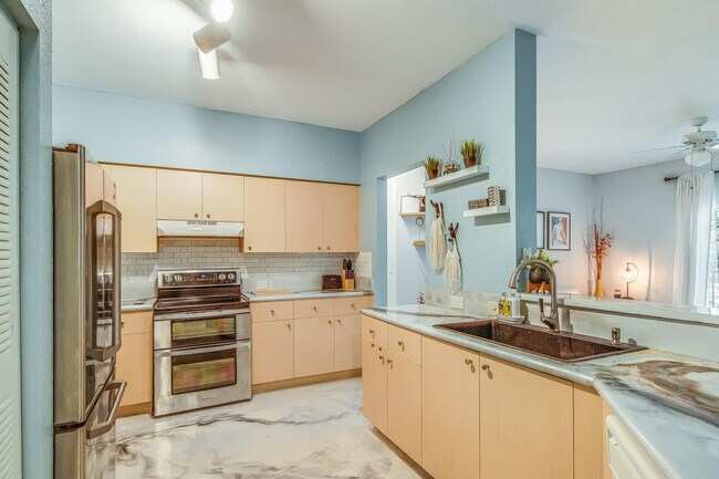 Building Photo - 360 Crestwood Cir