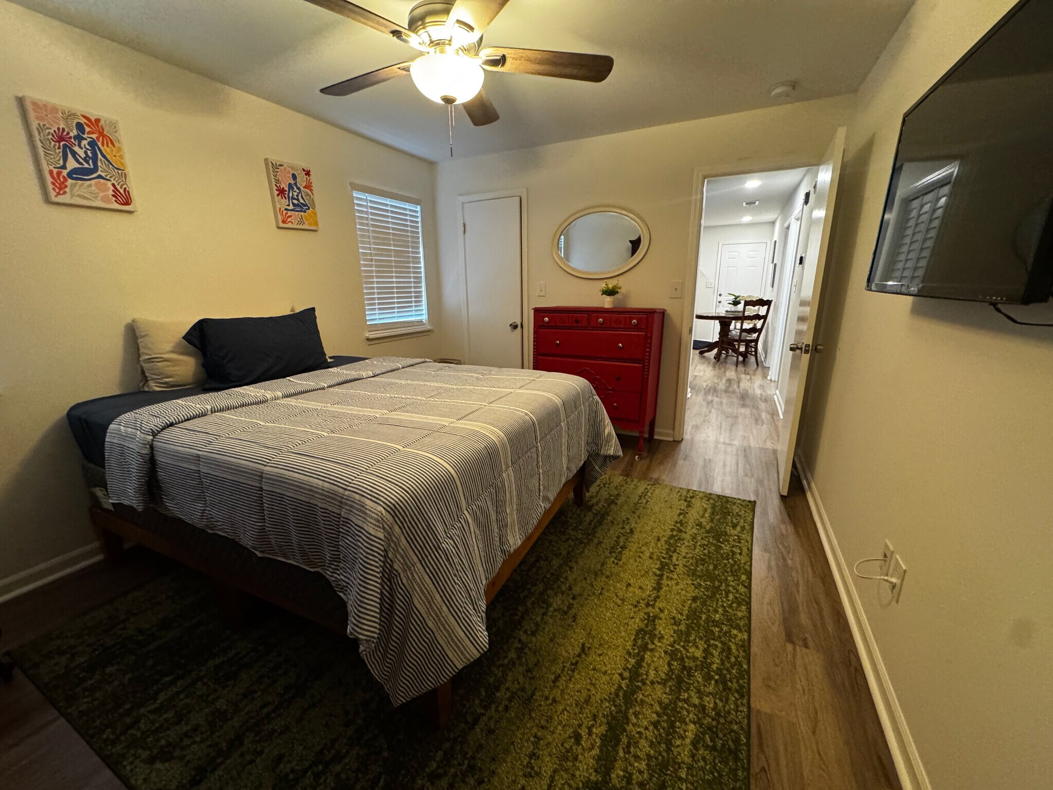 Building Photo - Room in Duplex on Washington St