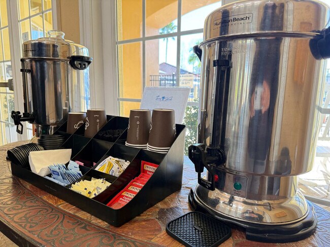 Building Photo - 4735 Vero Beach Pl