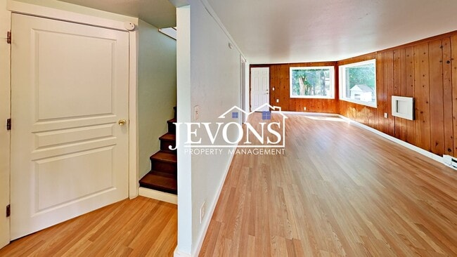 Building Photo - Pet-friendly single-family home in Tieton ...