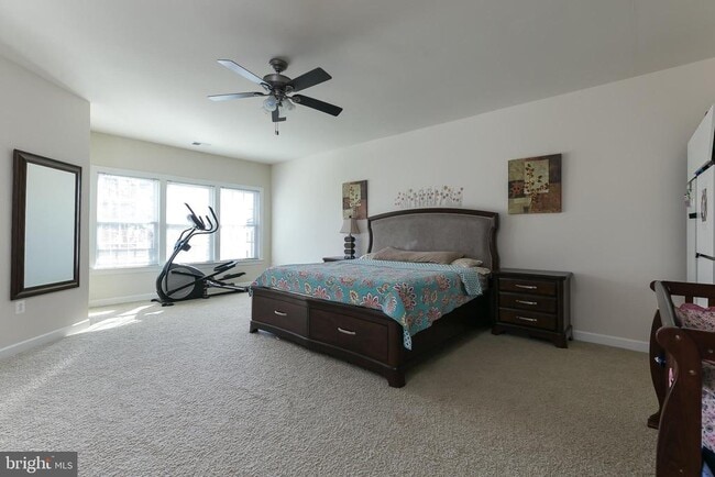 Building Photo - 42607 Offenham Terrace