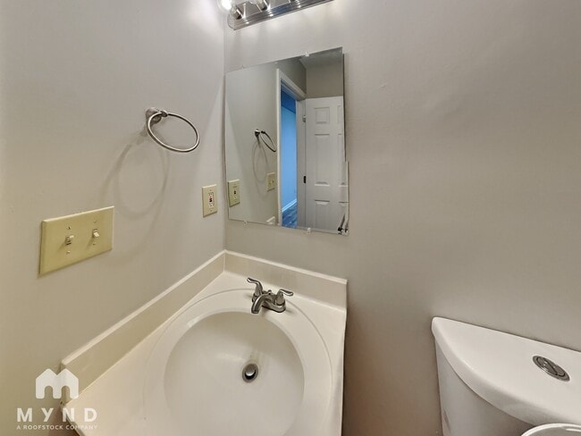 Building Photo - 150 Single Oak Dr