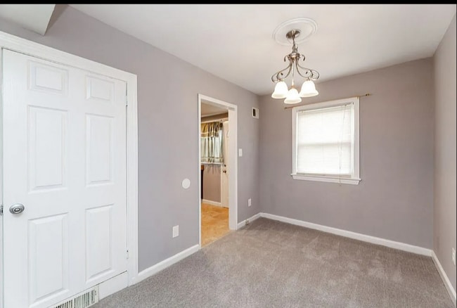Building Photo - 2570 Iverson St