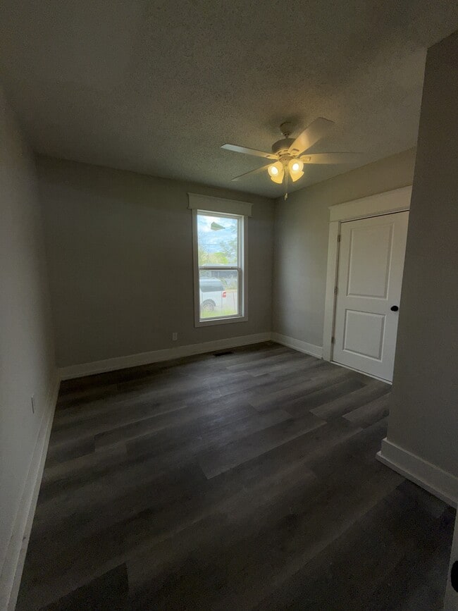 Building Photo - 1701 Ave I