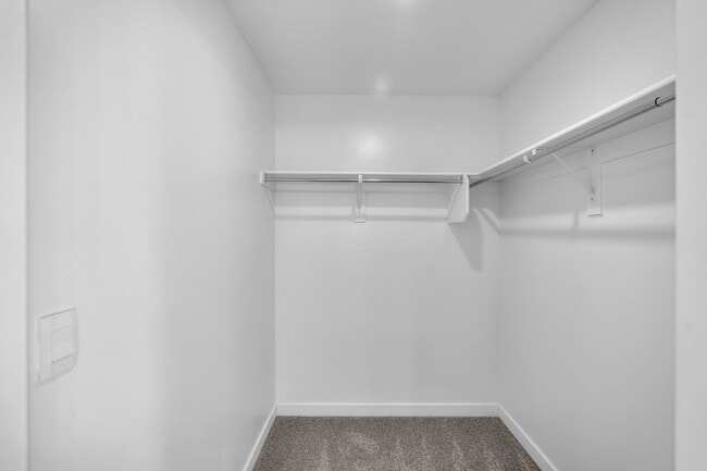 Building Photo - Comfortable and Spacious 4-Bedroom Townhom...