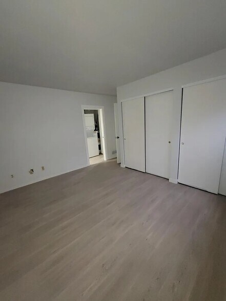 Building Photo - 2127 Melrose Dr