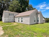 Building Photo - 3-Bed/2-Bath Home with Patio/Available Now!