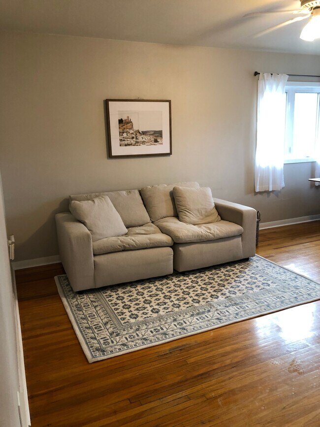 Building Photo - 1607 Plymouth Ave