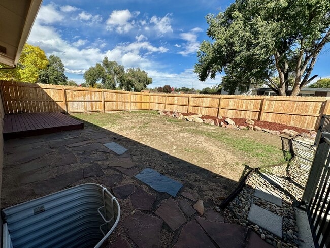 Building Photo - Charming 2-Bedroom Basement Unit with Private Yard – Flat-Rate Utilities!