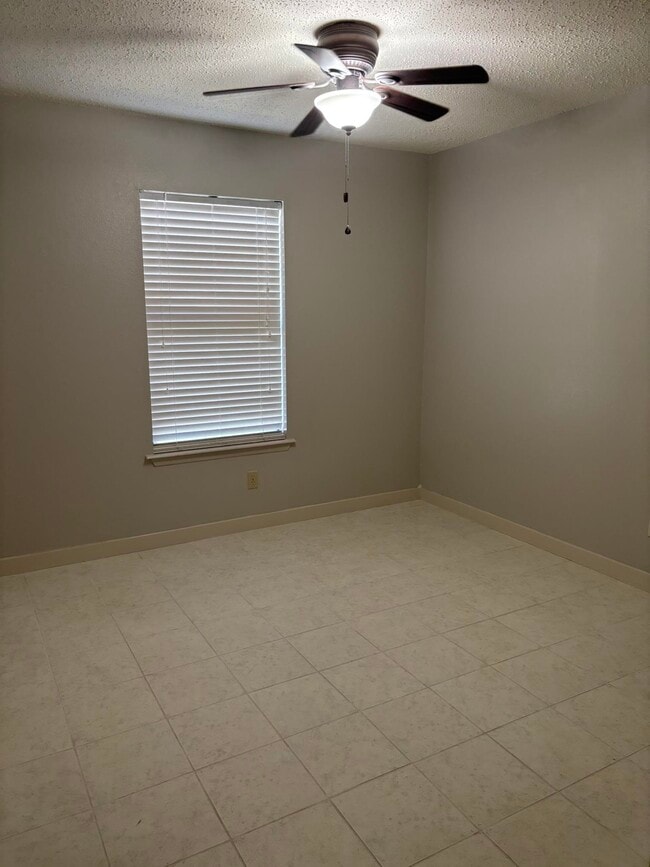 Building Photo - 213 S Dakota St