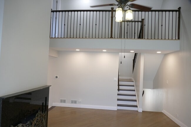 Building Photo - 19w286 Governors Trail