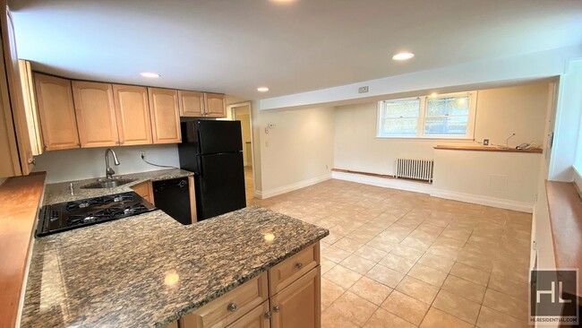 Building Photo - Astoria 2 bed apartment with all utilities...