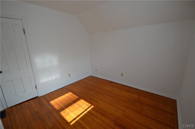 Building Photo - 210 Lincoln Park Dr