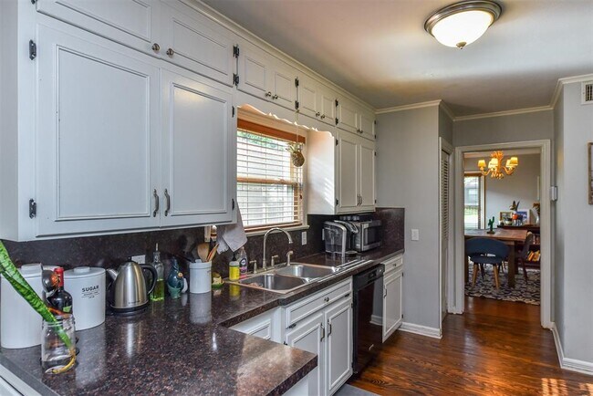 Building Photo - 3605 Park Ridge Blvd