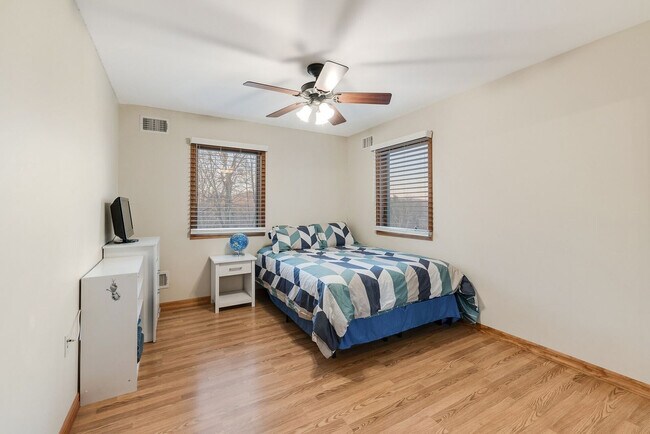 Building Photo - 119 Circle Dr