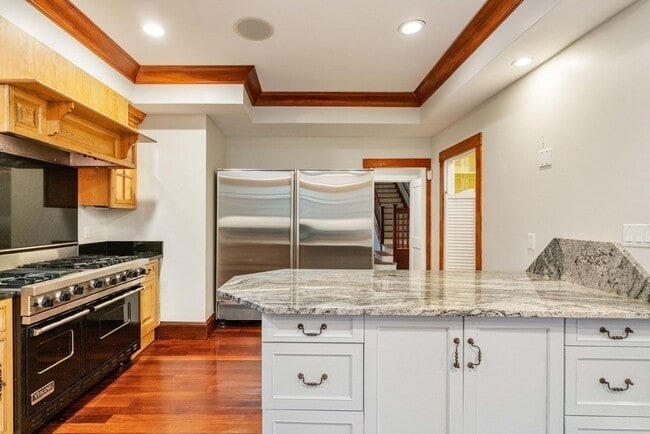 Building Photo - 12 Summit Rd