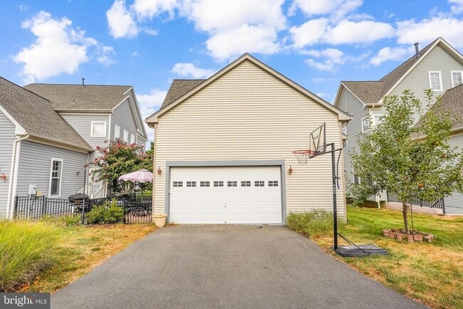 Building Photo - 24990 Mineral Springs Cir