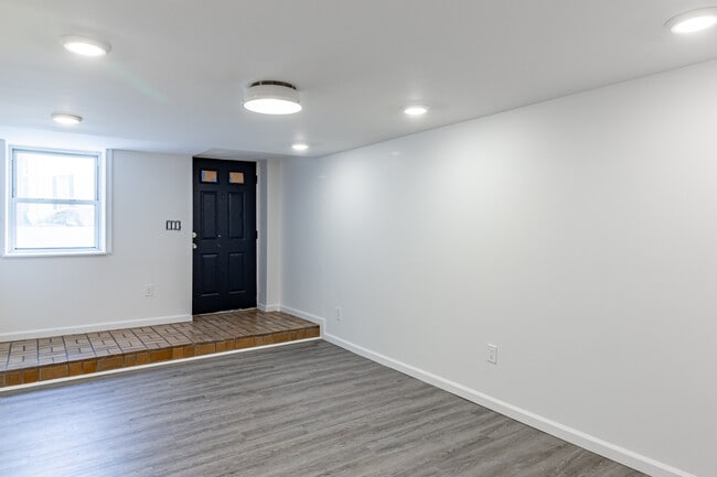 Building Photo - 916 Highview St