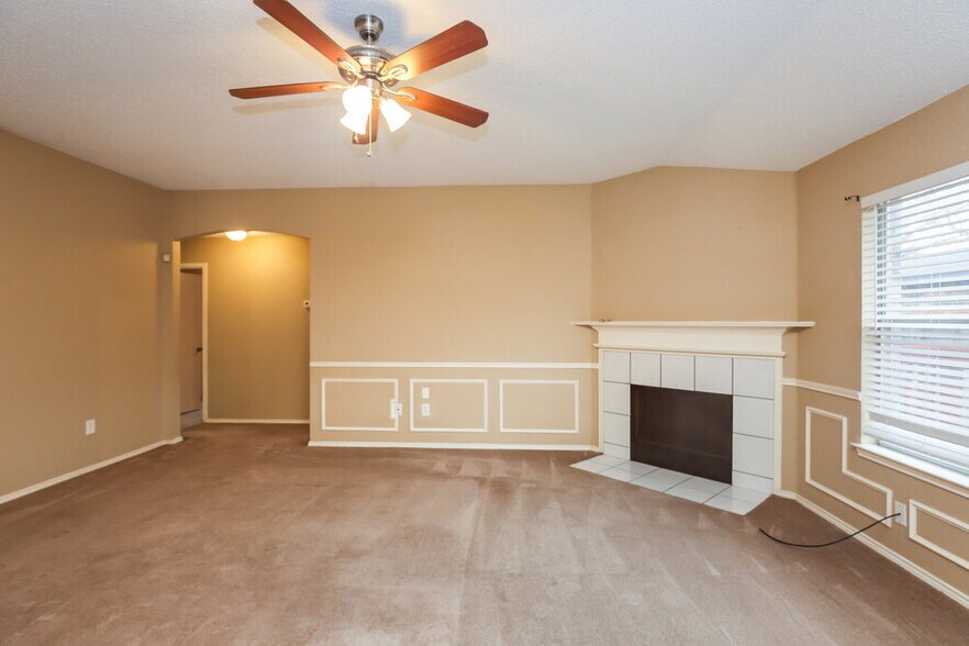 Building Photo - 908 Fenway Ln
