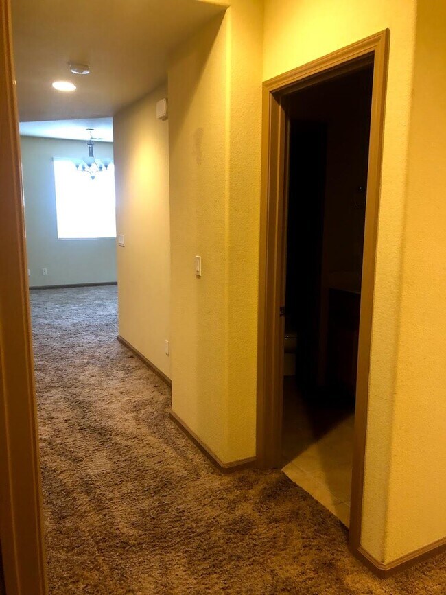 Building Photo - 1764 E Golden Way