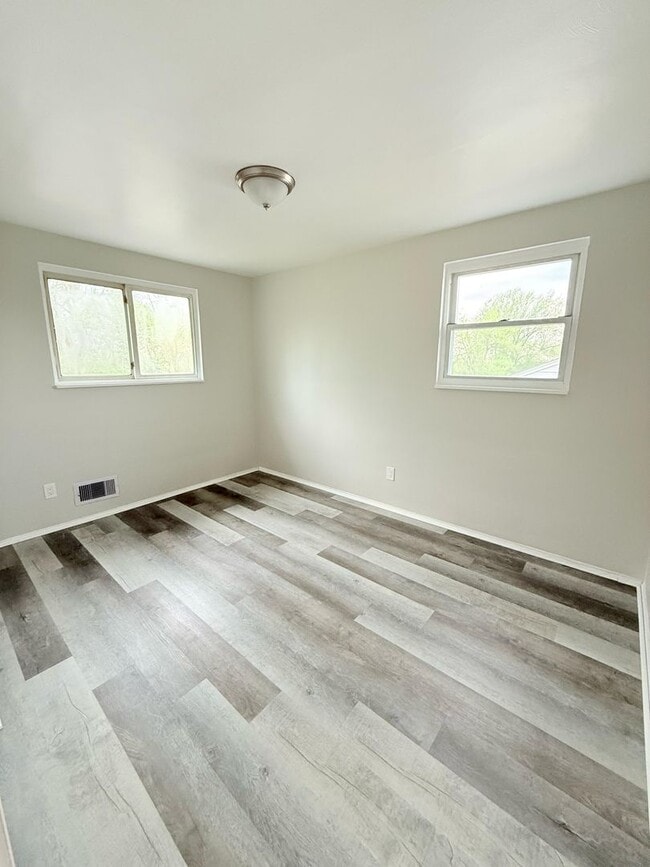 Building Photo - Newly Remodeled 3-Bed, 2-Bath Ranch Style Home