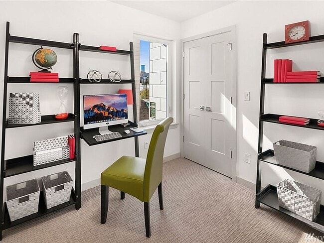 Building Photo - 1631 S King St