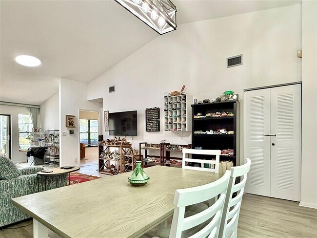 Building Photo - 10952 Roebelini Palm Ct