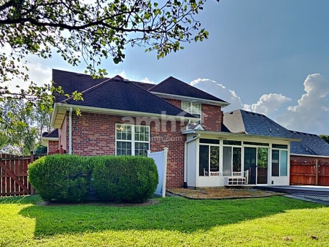 Building Photo - 2418 Taylor Close