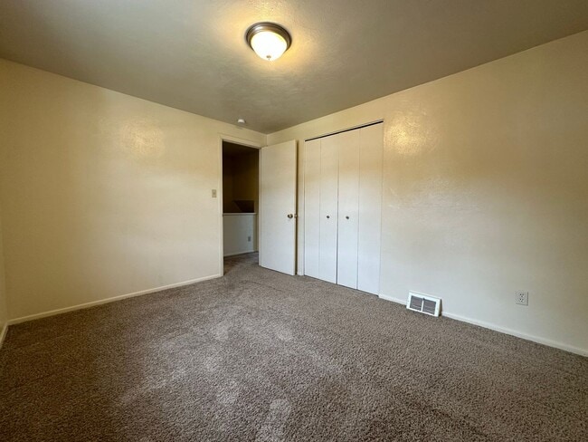 Building Photo - 438 Mower Dr