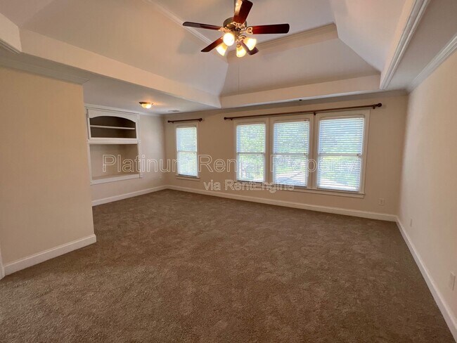 Building Photo - 5520 Viewpoint Ct