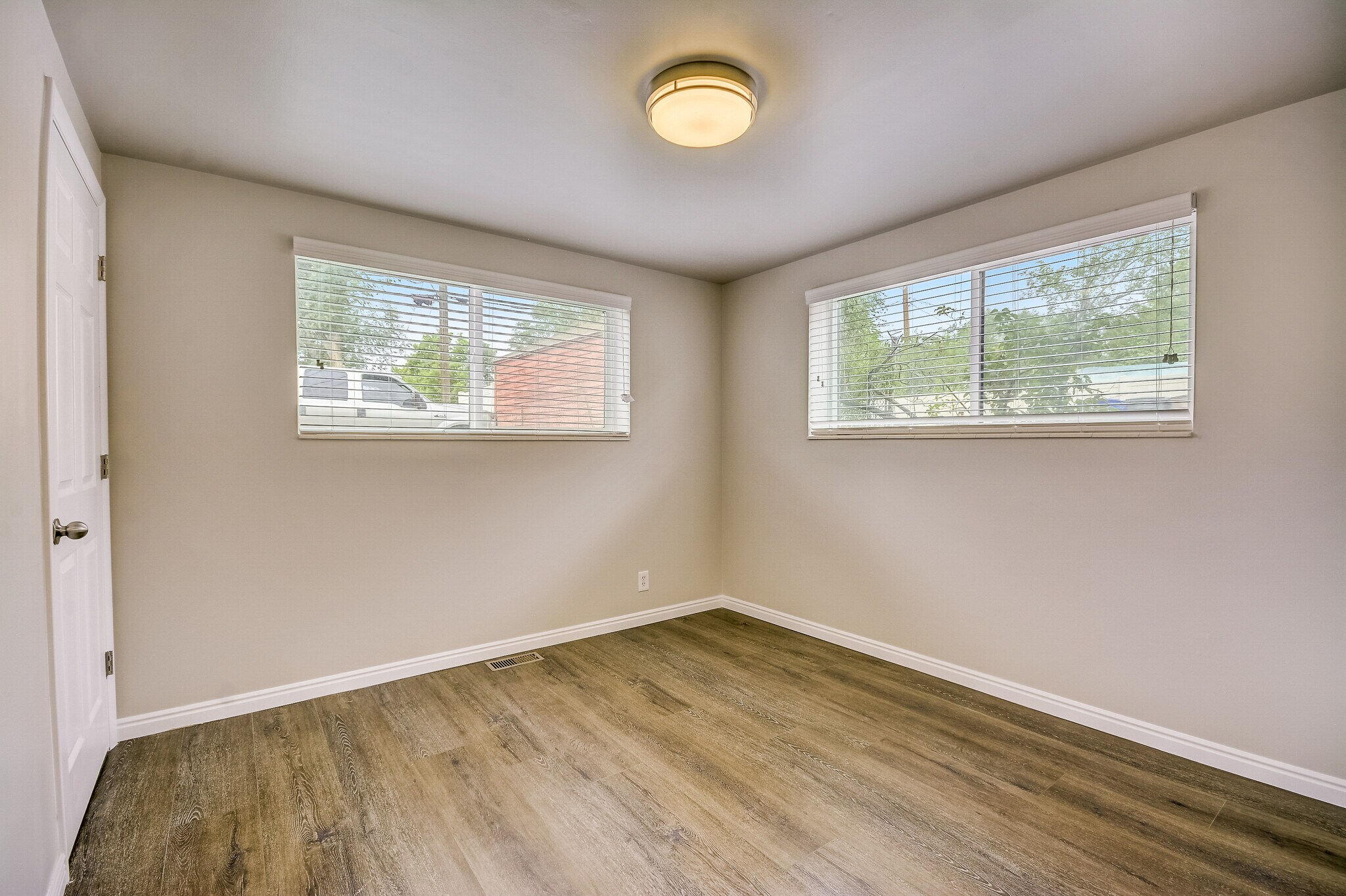 2nd bedroom - 554 S Douglas St