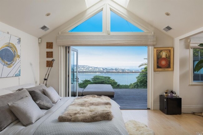 Building Photo - 7 Miller Ave