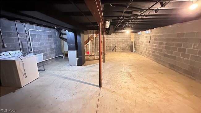 Building Photo - 571 E 115th St