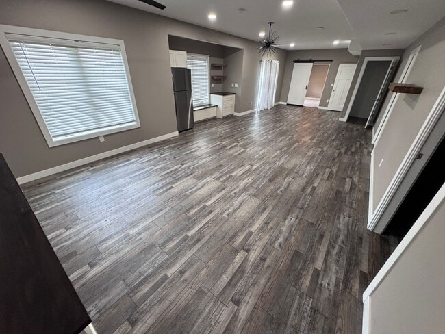 Building Photo - $2800 - 4 Bed 3 Bath Home in Westside Siou...