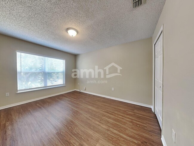 Building Photo - 6936 Crown Lake Dr
