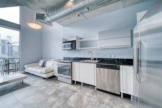 Building Photo - 690 SW 1st Ct