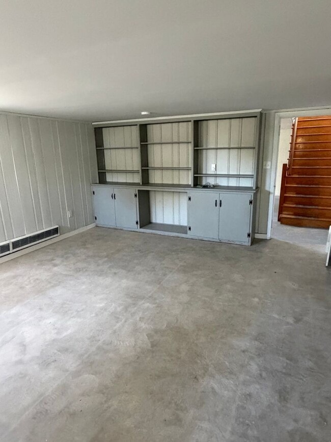 Building Photo - Beautiful Home with a One Car Garage
