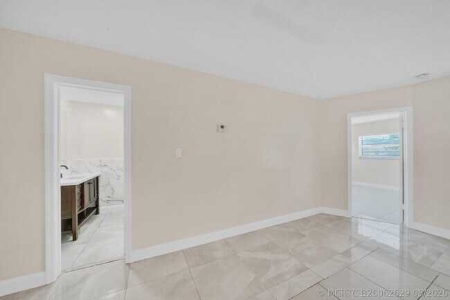 Building Photo - 4921 NW 39th St