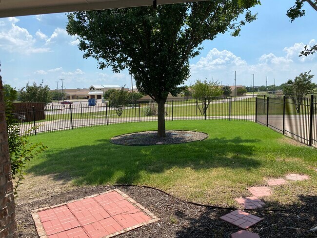 Building Photo - 2031 Trail Gln