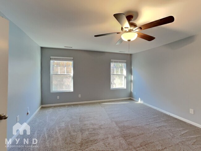 Building Photo - 909 Summer Storm Dr