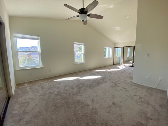 Building Photo - Gorgeous 3 bed 3 bath home in Thousand Oaks - First Time Rental!