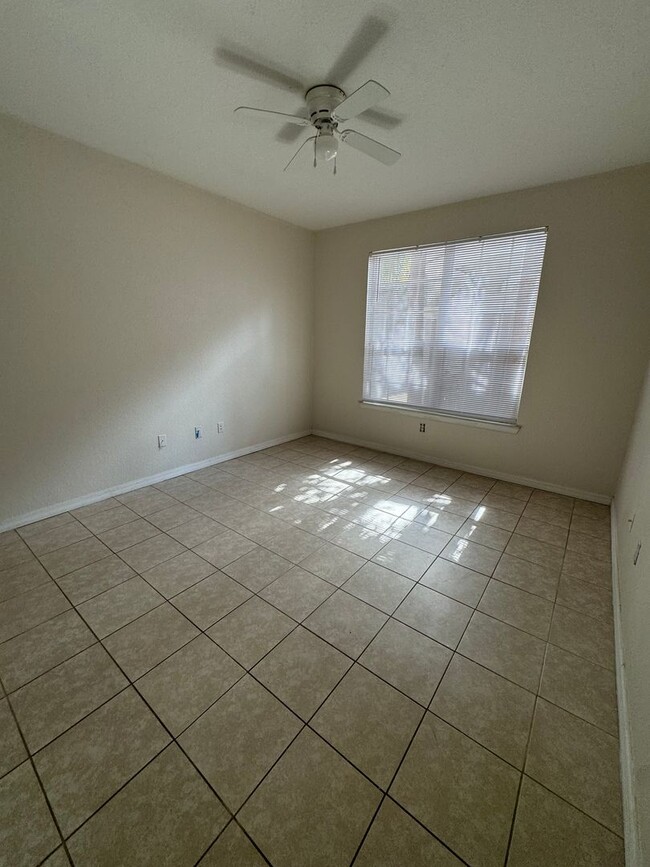 Building Photo - 2 Bedroom 2 Bath Condo in Guard Gated Comm...