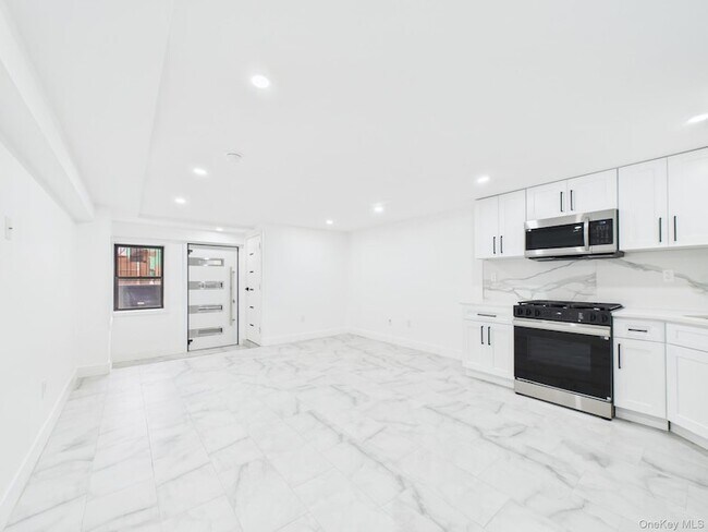 Building Photo - 1770 Pacific St