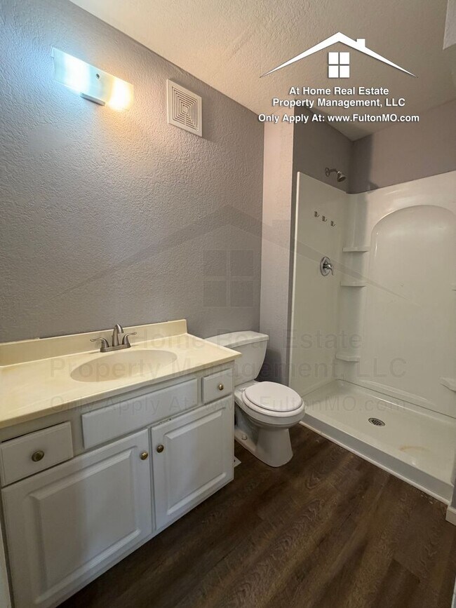 Building Photo - 808 Center St