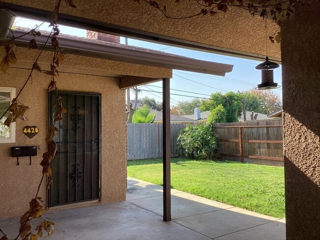 Building Photo - 4424-4426 E Dakota Ave