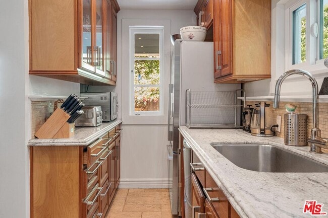 Building Photo - 38 19th Ave